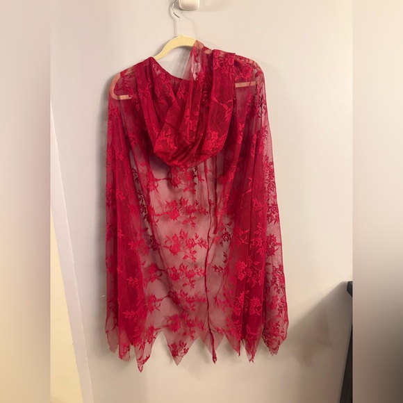 Spirit Red Lace cape - Picture 4 of 6